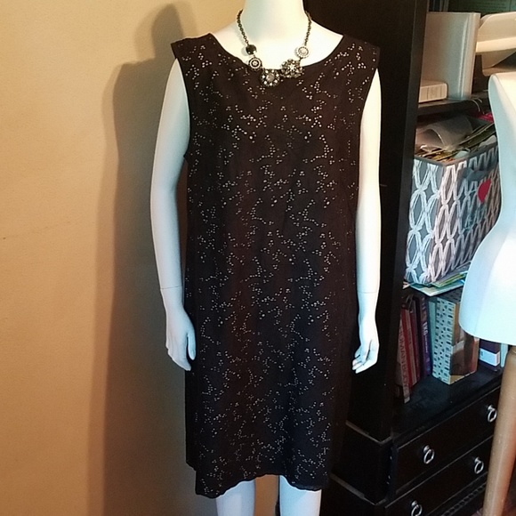 LOFT Dresses & Skirts - Gorgeous Ann Taylor Loft little black dress.